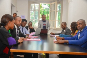 R&eacute;union hebdomadaire visant les techniques &agrave; adopter pour le traitement des dossiers acquis et l&rsquo;&eacute;tat d&rsquo;avancement de ceux en cours.